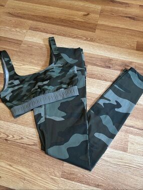 Victoria’s Secret PINK Camouflage Sports Bra & Legging Set - Olive Green